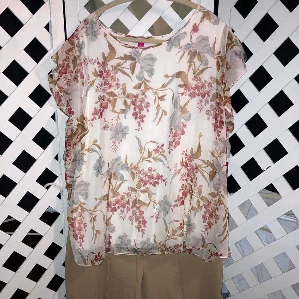 NWT Vince Camuto size 1X double layer floral ss blouse